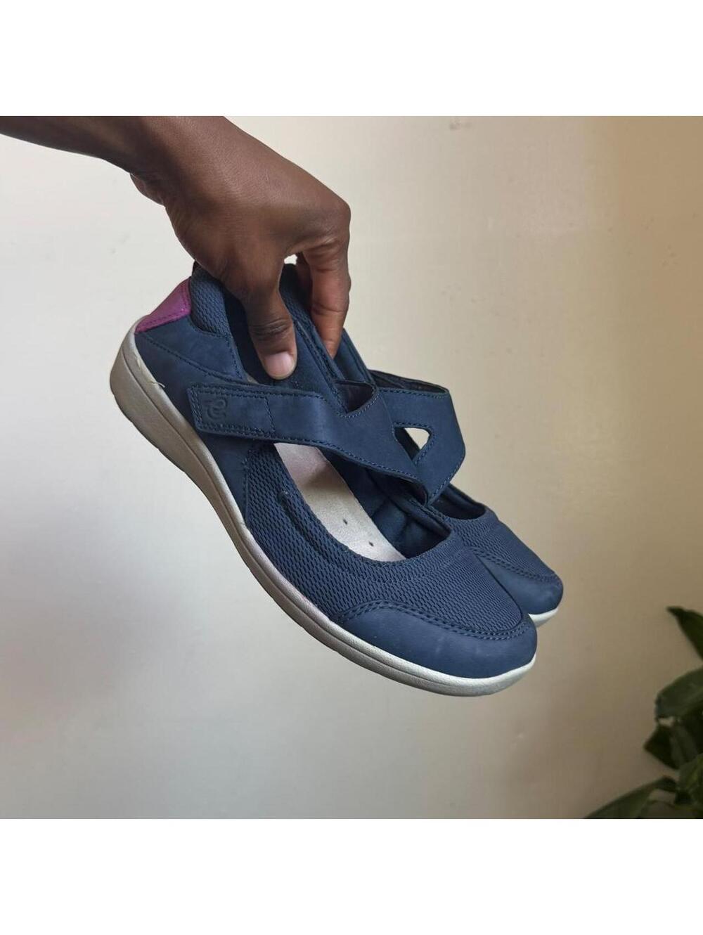 Easy Spirit Navy Blue Mary Jane Sneakers US 7